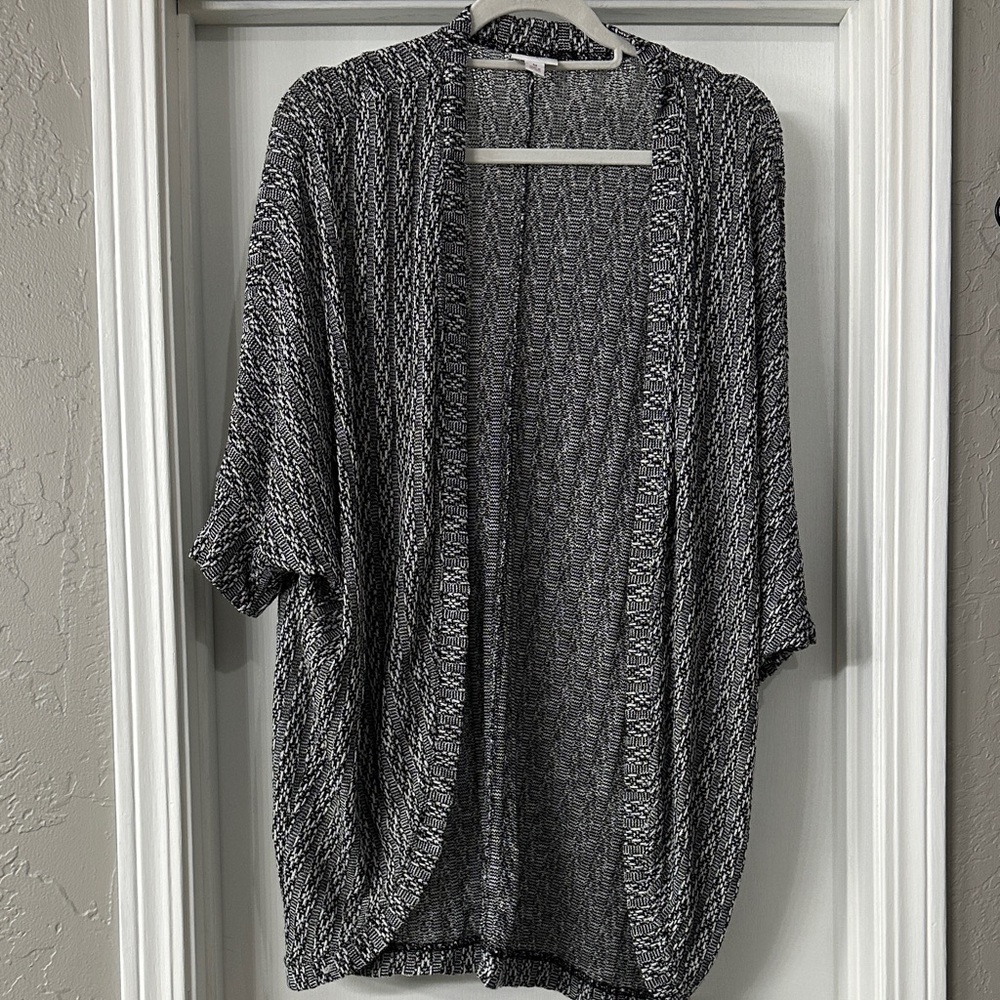 LuLaRoe  Tracy Cocoon Black & White Open-Front Knit Cardigan NWOT
